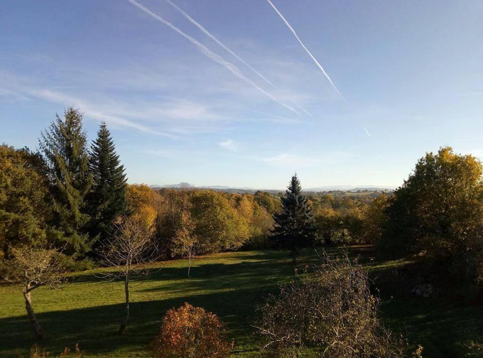 Chambres D'Hotes Quatre Mains Saint-Priest-des-Champs Bagian luar foto